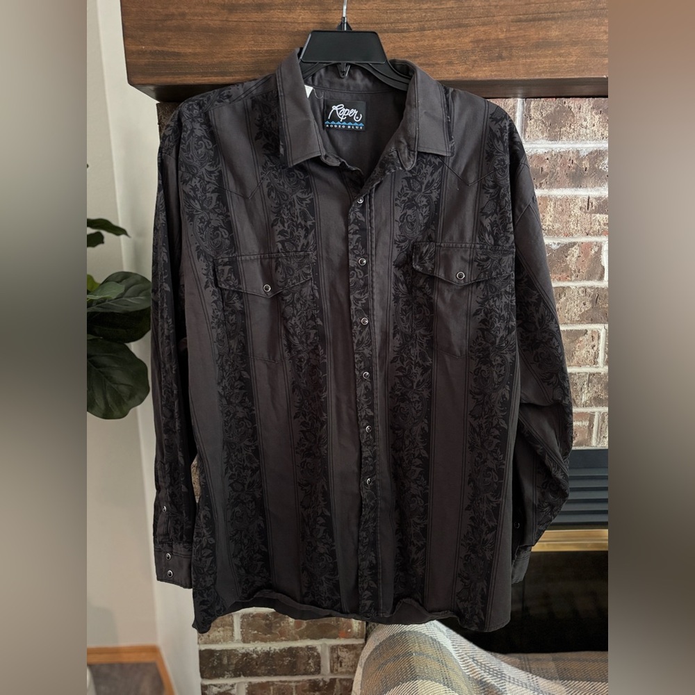 Vintage Pearl snap button down. Black floral. Roper
